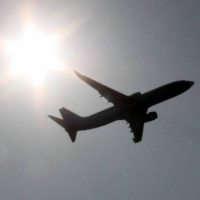 Avión en pleo vuelo.