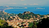 Begur. Vista de les Illes Medes i dels Pirineus.