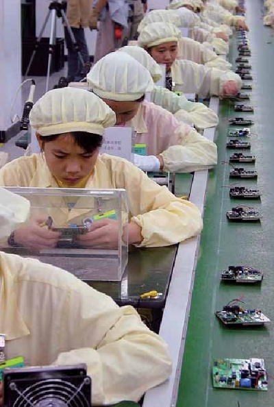 A l’estudi «Electrònica low cost», DanWatch, China Labor Watch i Setem retraten les condicions laborals de quatre proveïdores de Dell a la Xina. Electronics Watch.