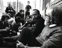 Lluís Maria Xirinacs sitting on the ground, in front of the Model prison, with the «Captaires de la pau» («Beggars of peace»).