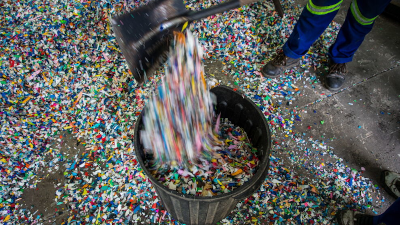 Foto: Almacén en una empresa de residuos plásticos en Mozambique./Ricardo Franco/EFE.