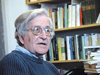 Noam Chomsky. Fotografia de W. Xiao. Noam Chomsky. Fotografia de W. Xiao.