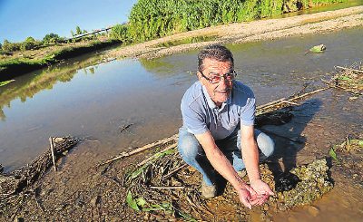 Roger Lloret, fotografiat dijous la meandre de la canalització del Llobregat, entre Cornellà i Sant Boi. Foto: Jordi Play.