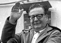 El President xilè Salvador Allende saludant.