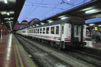 Tren RENFE Estrella-Costa Brava, el último en la estación Madrid-Chamartín.