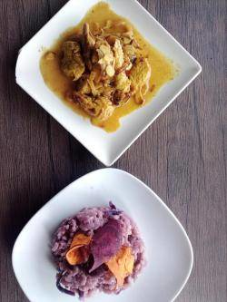 Photo : En haut : Lierre avec ananas et fruits secs. En bas : Risotto de chou rouge avec des chips de patate douce et patate douce violette. Source : Veganitza’t.