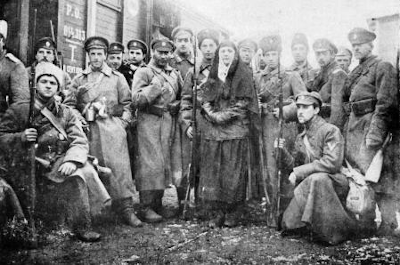 Voluntaris antibolxevics durant la guerra civil russa. Domini públic. Voluntaris antibolxevics durant la guerra civil russa. Domini públic.